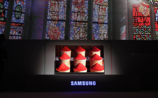 „Scanpix“/AP nuotr./Pristatomas „Samsung“ QLED televizorius su kvantinių taškų technologija