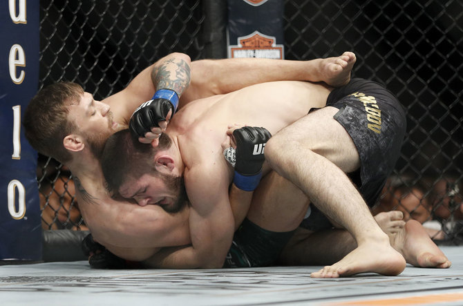 „Scanpix“ nuotr./Chabibas Nurmagomedovas UFC svarbiausioje kovoje įveikė Conorą McGregorą.