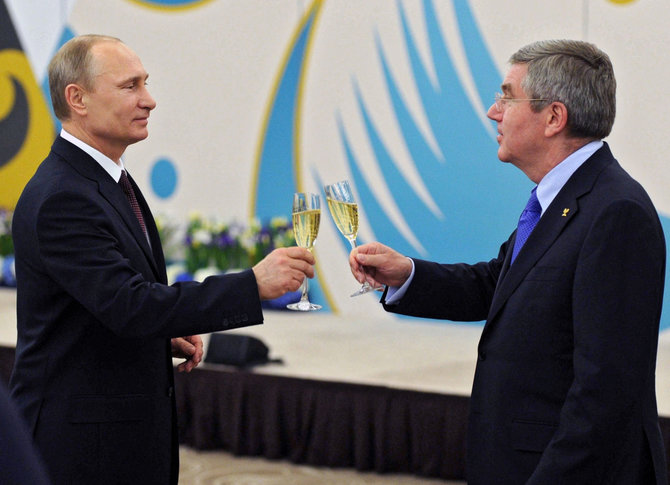 „Reuters“/„Scanpix“ nuotr./IOC prezidentas Sebastianas Bachas linkęs priimti Rusiją atgal į olimpinę šeimą.