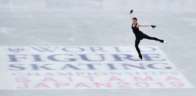 „Scanpix“/„RIA Novosti“ nuotr./Rusijos čiuožėja Alina Zagitova rengiasi pasaulio dailiojo čiuožimo čempionatui Japonijoje.