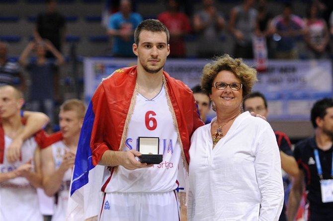FIBA Europe nuotr./Marko Guduričius 2015 metais su Serbijos jaunimo rinktine laimėjo Europos pirmenybių auksą.