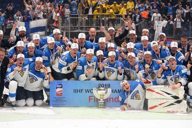 „Scanpix“ nuotr./Šventė Suomijoje – šalies ledo ritulininkai tapo pasaulio čempionais.