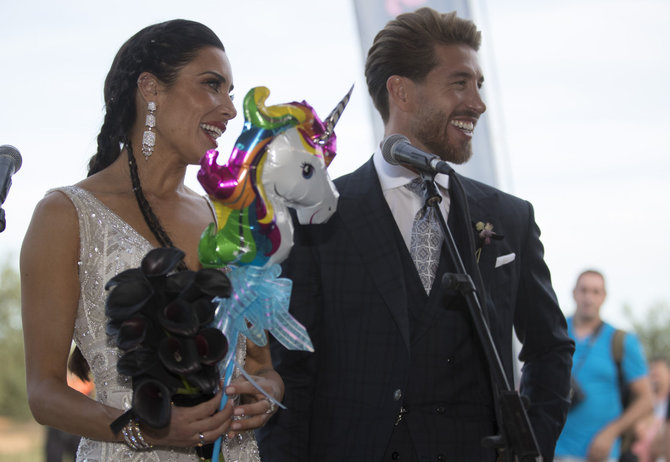 „Scanpix“ nuotr./Ispanijoje susituokė Sergio Ramosas ir Pilar Rubio.