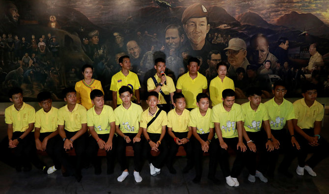 „Scanpix“ nuotr./„Laukinių šernų“ futbolo komanda po metų, kai pateko į užtvindytą urvą Tailande.