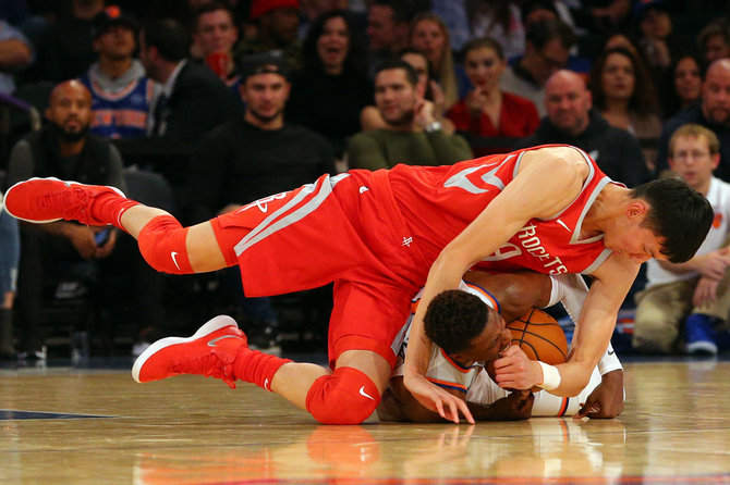 „Scanpix“ nuotr./Pasaulio čempionato A grupėje bus Qi Zhou, žaidęs NBA klube „Houston Rockets“.