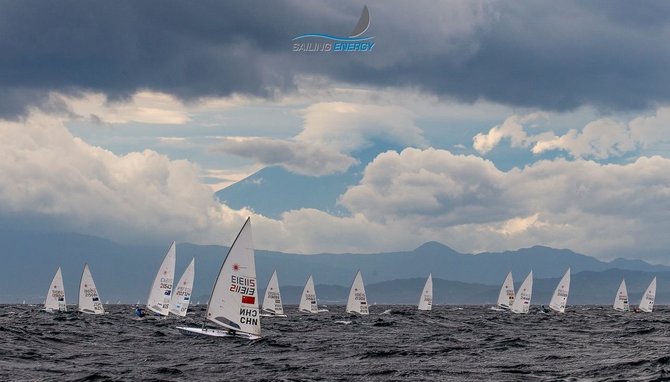 Sailing energy nuotr./Pasaulio taurės varžybose Japonijoje bangos siekė du metrus.