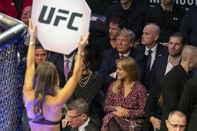 „Scanpix“ nuotr./Donaldas Trumpas atėjo pasižiūrėti UFC kovų.