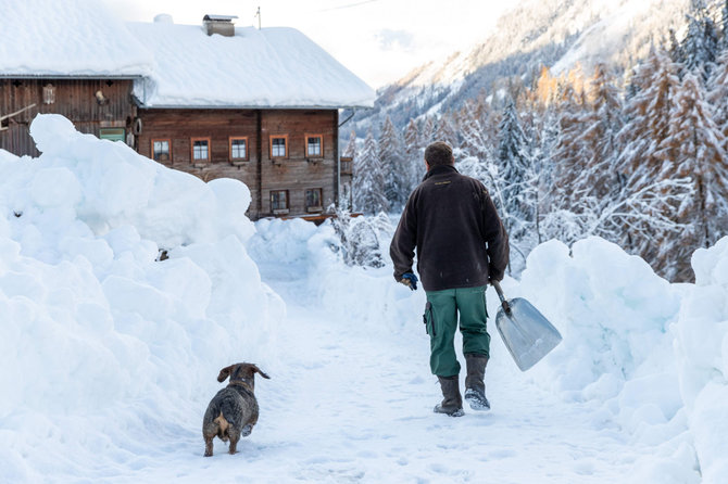 „Reuters“/„Scanpix“ nuotr./Austriją pastarąją savaitę užgriuvo sniegas.