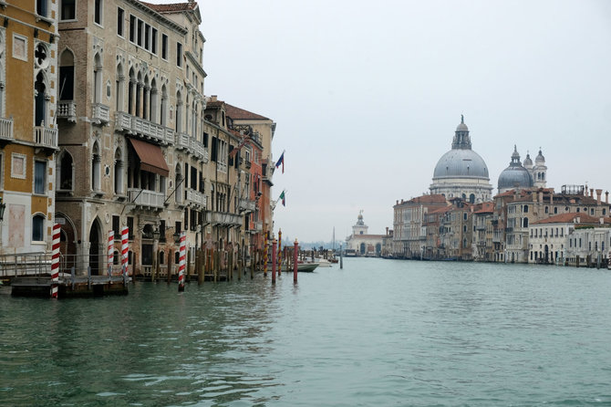 „Scanpix“ nuotr./Venecija atrodo tuščia, kai Italijoje įvestas karantinas dėl koronaviruso.