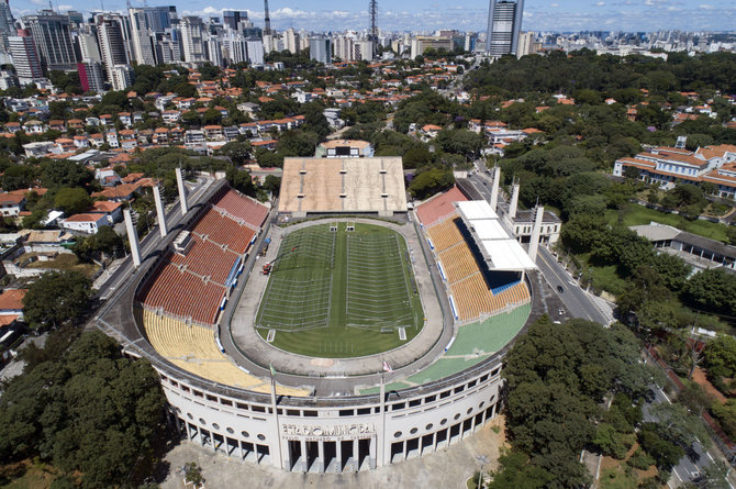 „Scanpix“/AP nuotr./San Paulo „Pacaembu“ stadionas taps ligonine nuo COVID-19 gydomiems pacientams.