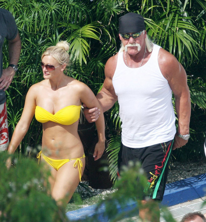 „Scanpix“ nuotr./Hulkas Hoganas užmezgė romaną su jaunesne moterimi.