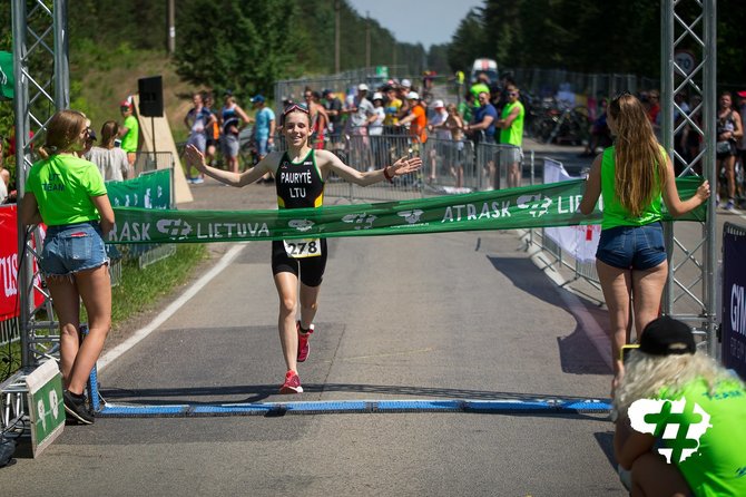 Roko Lukoševičiaus nuotr./Pirmasis Lietuvos triatlono čempionato etapas Varėnoje. Ugnė Paurytė