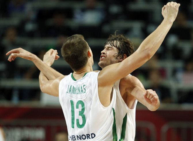 „Scanpix“ nuotr./Simas Jasaitis ir Lietuvos krepšinio rinktinė 2010 metais pasaulio čempionate iškovojo bronzą.