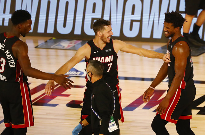 „Scanpix“ nuotr./Bamas Adebayo, Goranas Dragičius ir Jimmy Butleris veda „Miami Heat“ į pergales.