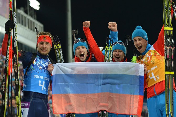 „Scanpix“ nuotr./Jevgenijus Ustiugovas (kairėje) neteks per estafetę laimėto aukso medalio.