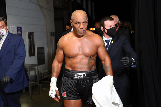 „Scanpix“ nuotr./Mike'as Tysonas sugrįžo į ringą po 15 metų pertraukos.