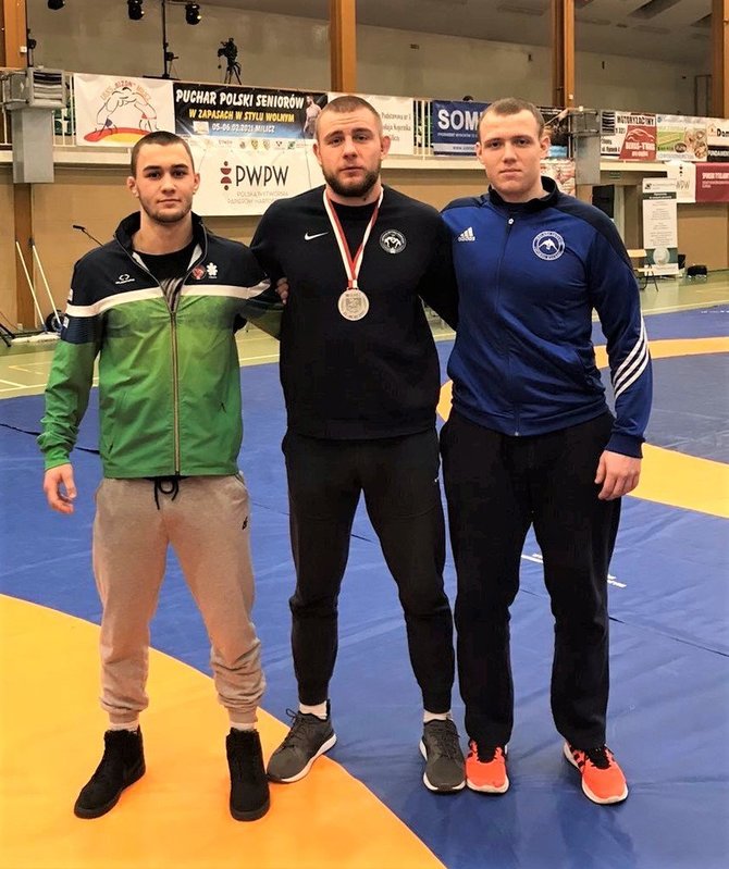 Lukas Krasauskas (viduryje) Lenkijoje laimėjo sidabro medalį