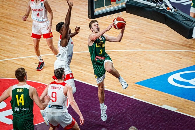 FIBA nuotr./Lietuvos jaunimo (iki 19 metų) rinktinė nusileido po pratęsimo Ispanijai. Augustas Marčiulionis