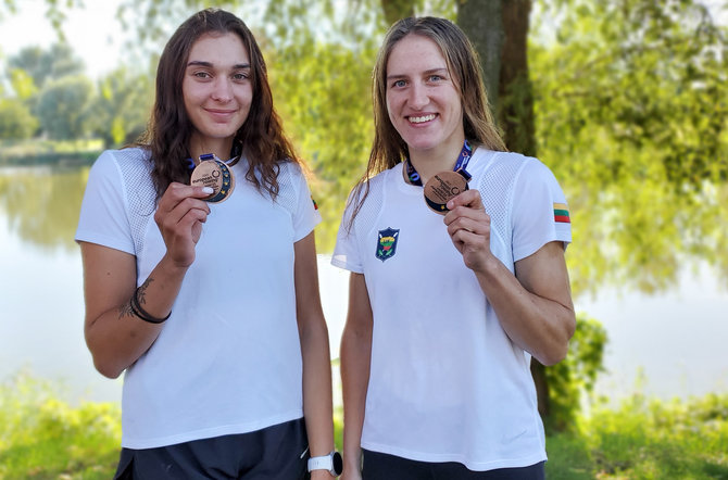 LIF nuotr./Martyna Kazlauskaitė ir Dovilė Rimkutė Europos irklavimo jaunimo (iki 23 metų) čempionate 2021-aisiais iškovojo bronzą.