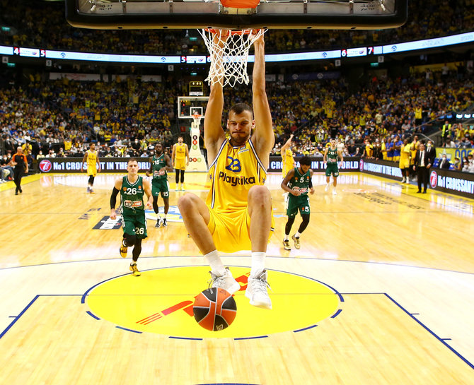 Getty Images/Euroleague nuotr./Tel Avivo „Maccabi“vidurio puolėjas Ante Žižičius.