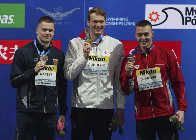 „Scanpix“/AP nuotr./Danas Rapšys (kairėje) po 400 m finalo. Viduryje – Felixas Auboeckas, dešinėje – Antonio Djakovicius.