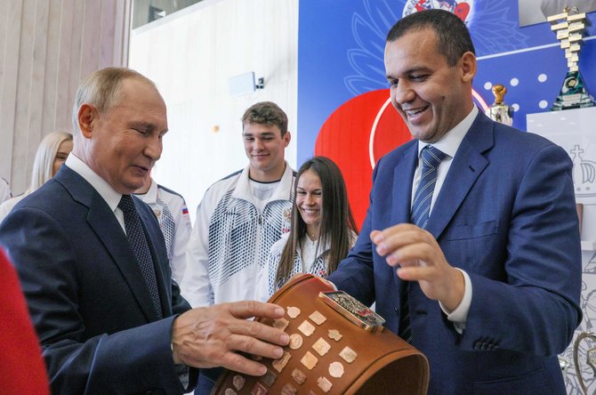 „Scanpix“ nuotr./Vladimiras Putinas ir Umaras Kremlevas