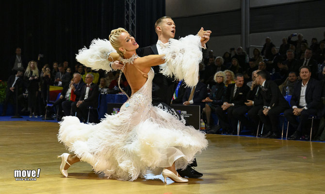 WDSF nuotr./Evaldas Sodeika ir Ieva Sodeikienė 2022 m. pasaulio mėgėjų standartinių šokių čempionate Italijoje užėmė 2-ąją vietą.