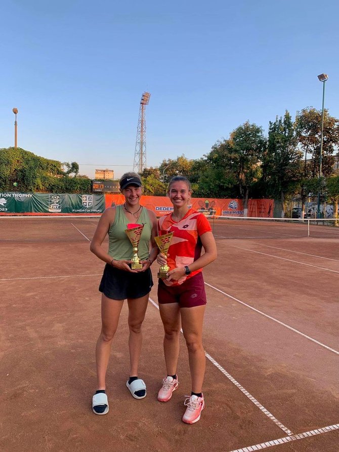 Lietuvos teniso sąjungos nuotr./Patricija Paukštytė (kairėje) triumfavo dvejetų turnyre.