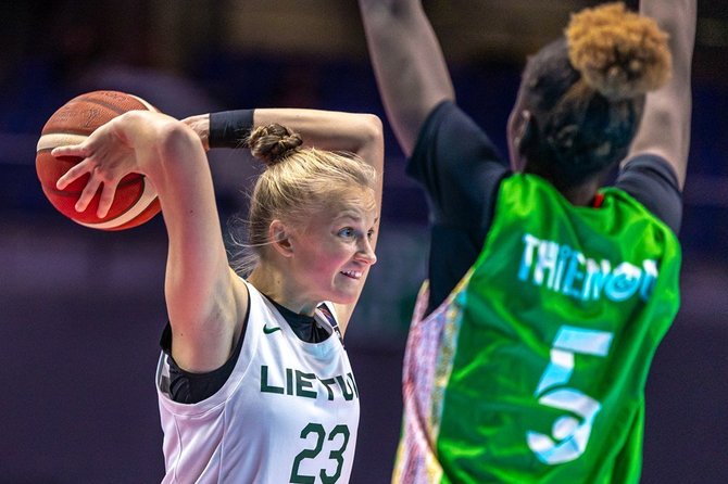 FIBA nuotr./Lietuvos jaunimo (iki 19 metų) merginų rinktinė rungtynėse su Maliu. Rusnė Augustinaitė