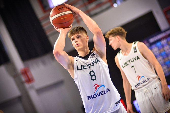 FIBA nuotr./Lietuvos jaunimo (iki 18 metų) vaikinų rinktinė įveikė Švediją. Justas Stonkus