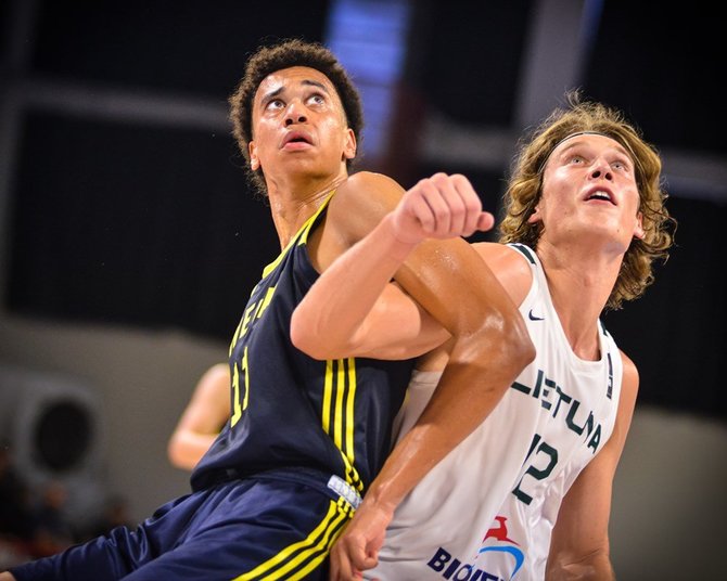 FIBA nuotr./Lietuvos jaunimo (iki 18 metų) vaikinų rinktinė įveikė Švediją. Petras Padegimas