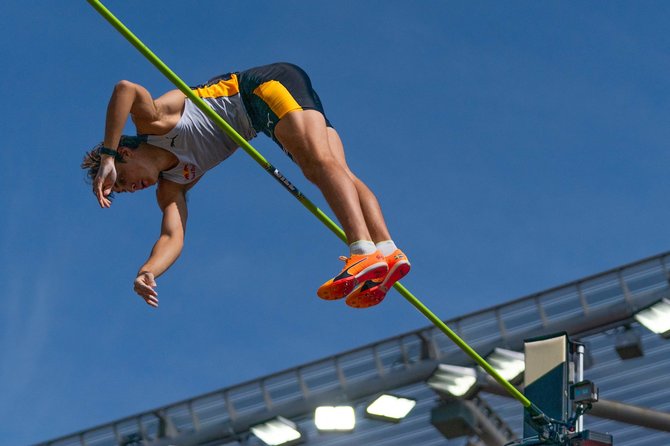 AFP/„Scanpix“ nuotr./Armandas Duplantis pasiekė pasaulio rekordą, peršokęs į 6 m 23 cm aukštį pakeltą kartelę.