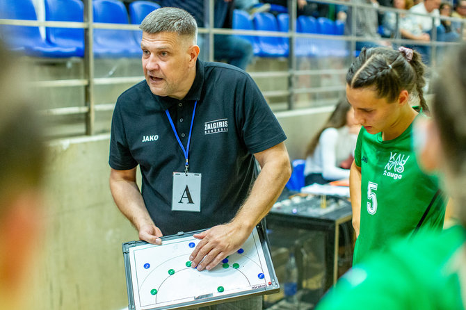 Evaldo Šemioto nuotr./Miglius Astrauskas ir jo treniruojamos Kauno „Žalgirio“ rankininkės baigė pasirodymus EHF Europos taurės turnyre.