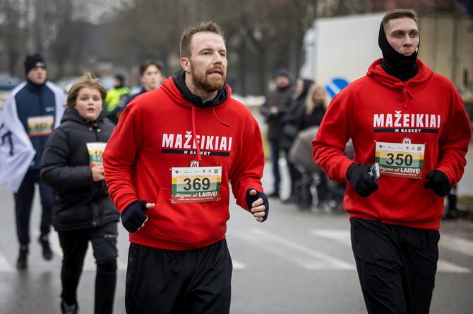 Roko Lukoševičiaus nuotr./Mažeikiuose surengtas tradicinį bėgimas „Bėgame už laisvę“. Bėgo ir Martynas Gecevičius.