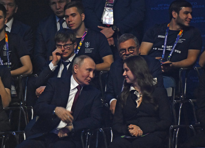 Vida Press nuotr./Vladimiras Putinas ir Kamila Valijeva