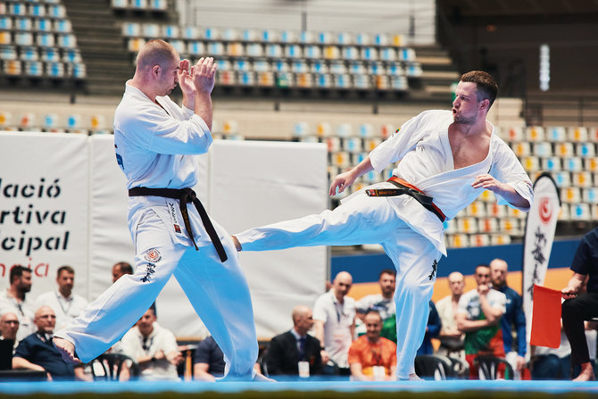 Edvino Ivanovo nuotr./Kiokušin karatė Europos čempionato akimirka. Eventas Gužauskas (dešinėje)