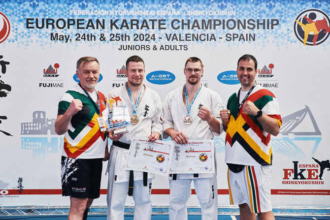 Edvino Ivanovo nuotr./Europos kiokušin karatė čempionatas. Vladimiras Silvaško, Eventas Gužauskas, Paulius Žimantas, Lukas Kubilius.
