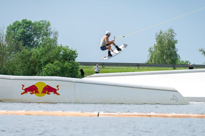 Vadimo Kozorezo nuotr./Geriausi Lietuvos vandenlenčių sporto atstovai varžėsi tarpusavyje. 