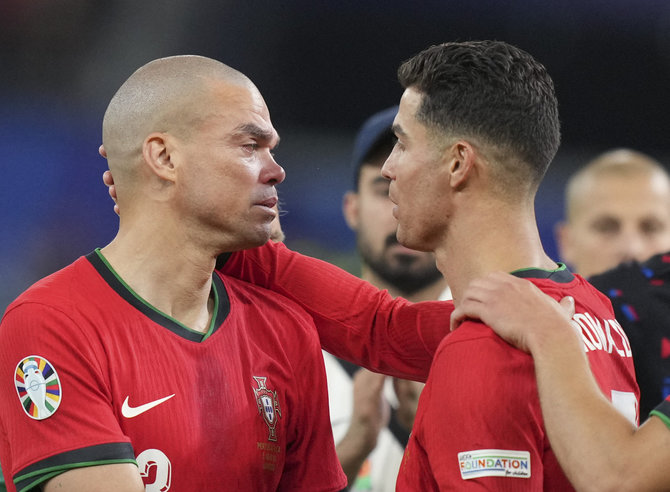 Vida Press nuotr./Pepe ir Cristiano Ronaldo