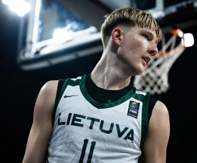 FIBA nuotr./Lietuvos jaunimo (iki 17 metų) krepšinio rinktinė. Artūras Butajevas