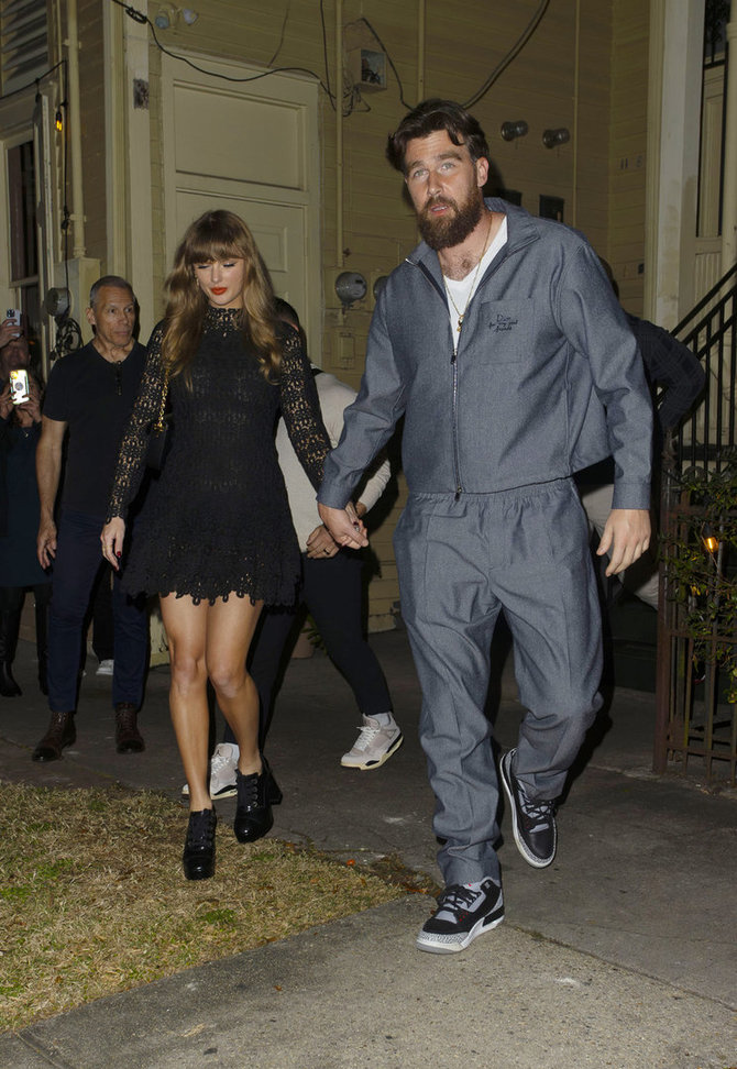 Vida Press nuotr./Travisas Kelce'as ir Taylor Swift Naujajame Orleane.