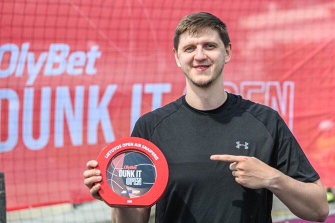 Organizatorių nuotr./Šeštadienį prie Baltojo tilto įvyko „OlyBet DUNK IT Open“ krepšinio renginys.