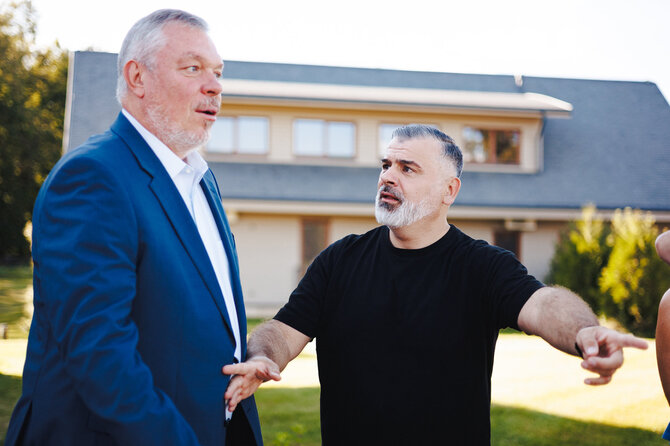 Elvio Žaldario nuotr./Svečiuose pas Šarūną Marčiulionį vyko dokumentinio serialo „Pionieriai“ peržiūra. Rimvydas Čekavičius ir Oleksandras Volkovas