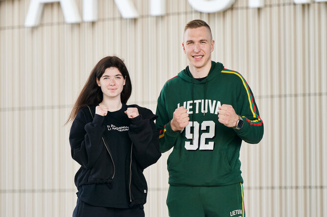 Edvino Ivanovo nuotr./Lietuvos kiokušin karatė rinktinė išvyko į pasaulio čempionatą Japonijoje. Gerda Pekarskaitė ir Edgardas Sečinskis