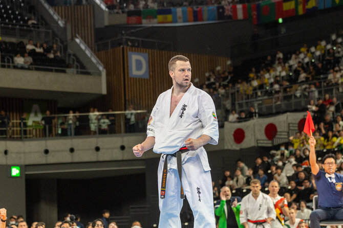 Algimanto Barzdžiaus nuotr./Pasaulio pilno kontakto karatė čempionato ketvirtfinalio kovų akimrka. Eventas Gužauskas