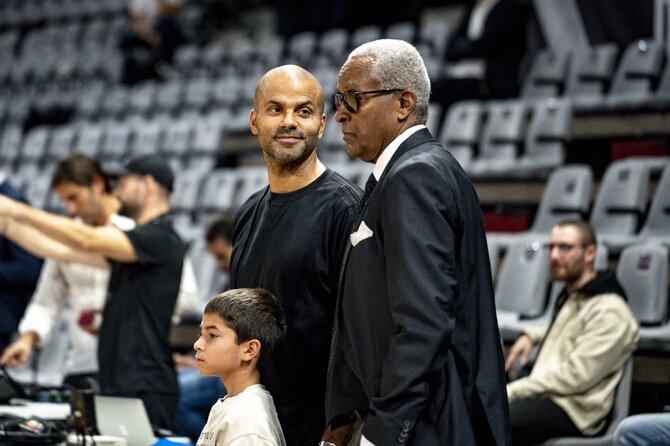 Vida Press nuotr./Tony Parkeris su tėvu Tony Parkeriu Sr.