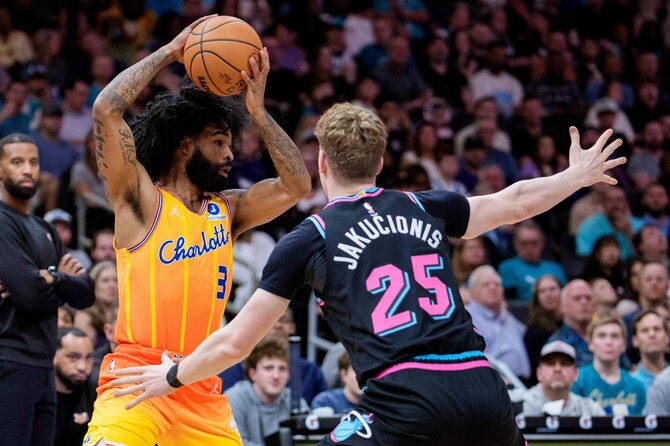 Scanpix nuotr./Kasparas Jakučionis ir ir Coby White'as