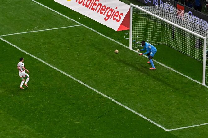 „Scanpix“ nuotr./Afrikos čempionato finalas: Marokas – Senegalas. Brahimas Diazas nerealizavo 11 metrų baudinio, pataikęs į vartininką Edouardą Mendy.