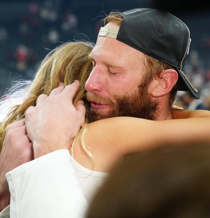 „Scanpix“ nuotr./„Carolina Hurricanes“ triumfavo NHL čempionate – laimėjo Strenlio taurę. 37 metų Jordanas Staalas tapo vyriausiu žaidėju, kuris buvo pripažintas Stenlio taurės turnyro naudingiausiu žaidėju.