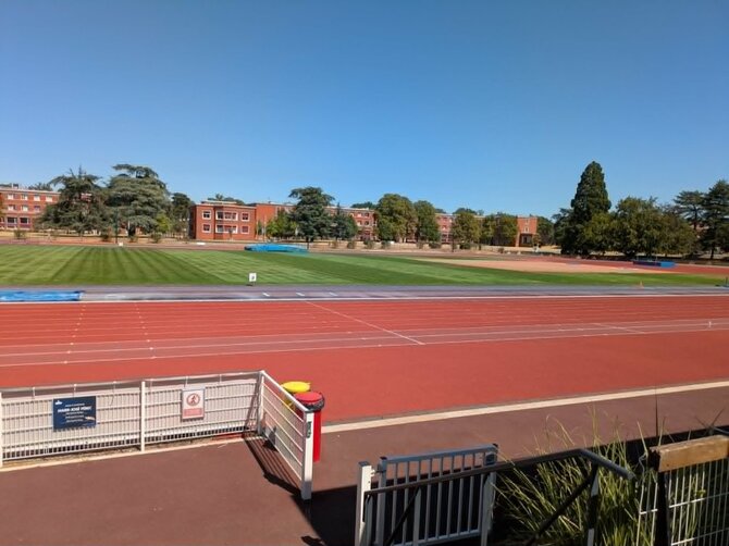 Kęsto Rimkaus nuotr./INSEP – Prancūzijos sporto čempionų kalvė. Už lengvosios atletikos stadiono – sportininkų namai.